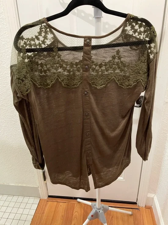 Olive Green Lace-Trim Top - Picture 3 of 6
